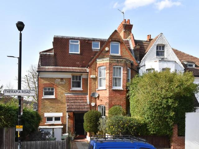 Flat for sale in London Borough of Southwark, Greater London