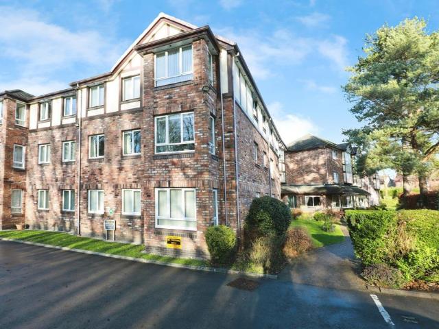 Flat for sale in Knutsford