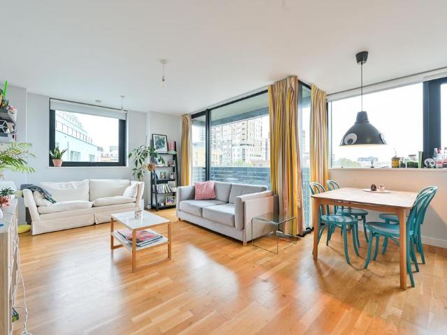 Flat for sale in Browning Estate, Greater London