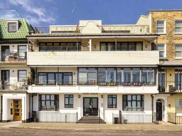 Flat for sale in East Cliff, Acol