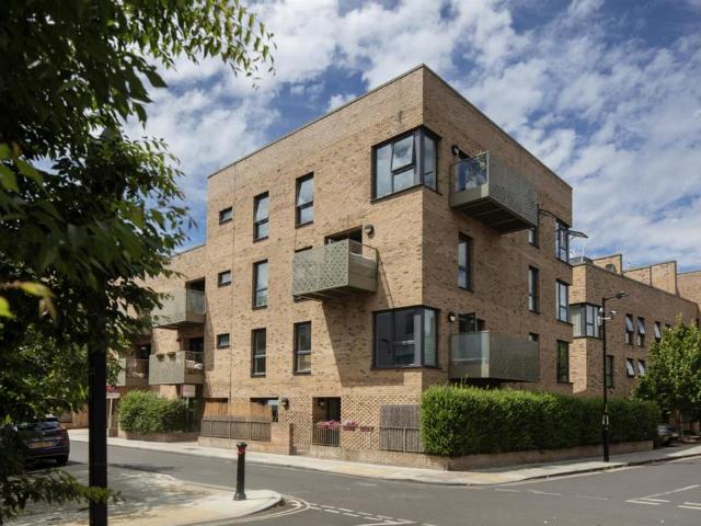 Flat for sale in Camberwell, Greater London