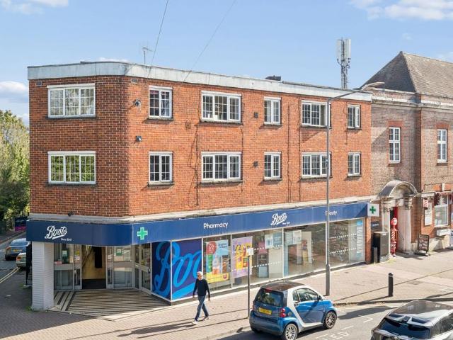 Flat for sale in Beaconsfield New Town, Knotty Green