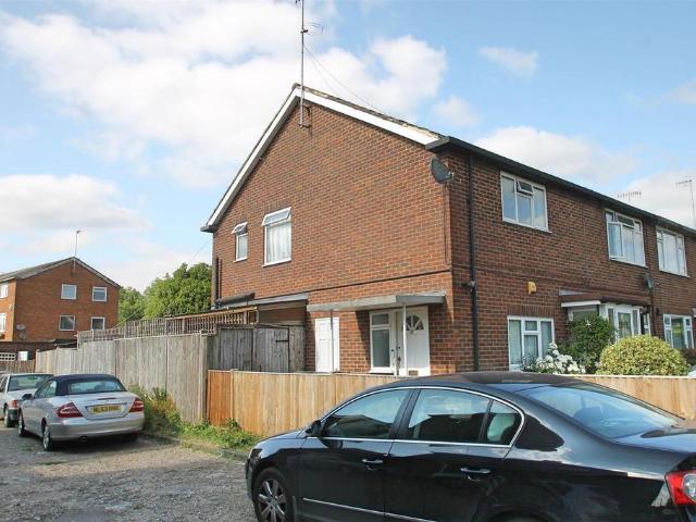 Flat for sale in Bushey
