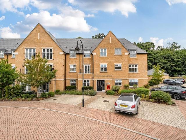 Flat for sale in Row Town, Surrey