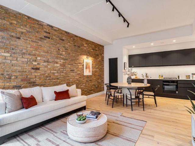 Flat for sale in Finsbury, Greater London