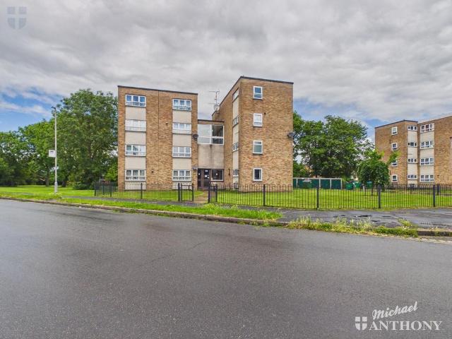Flat for sale in Walton, Aylesbury