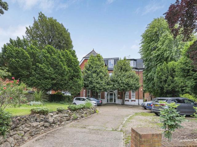 Flat for sale in London Borough of Ealing, Perivale