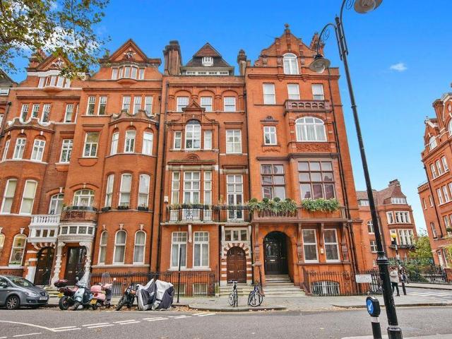 Flat for sale in Chelsea, Greater London