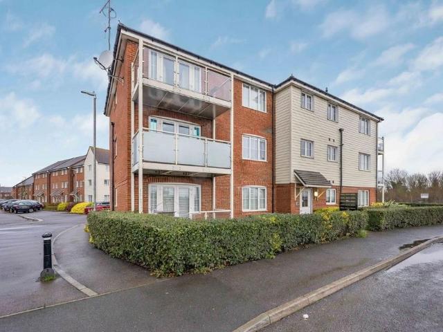 Flat for sale in Stone, Monks Orchard