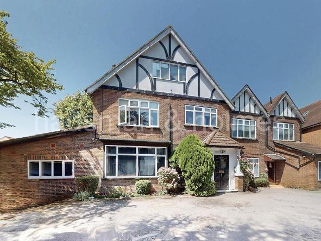 Flat for sale in Golders Green, Greater London
