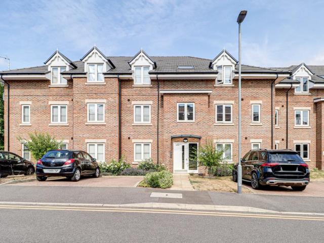 Flat for sale in St Albans, Five Acres