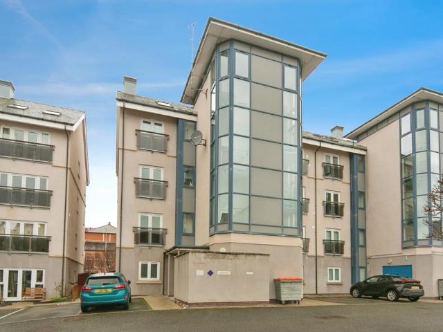 Flat for sale in Llandudno, Wales