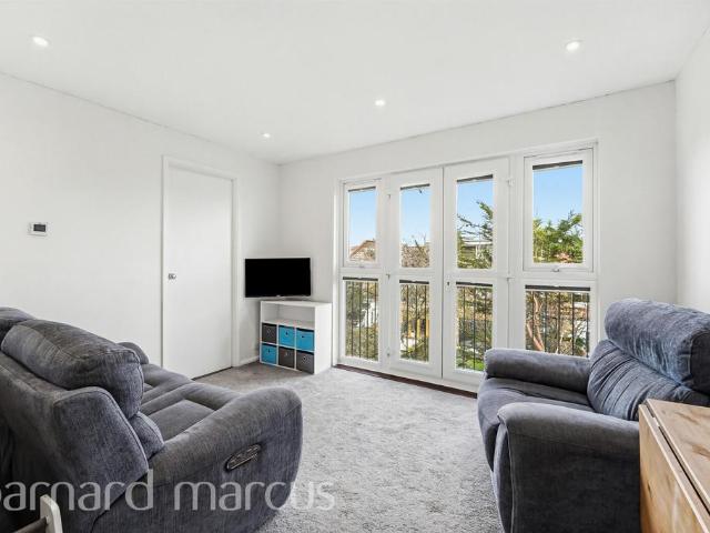Flat for sale in Southfields, Greater London
