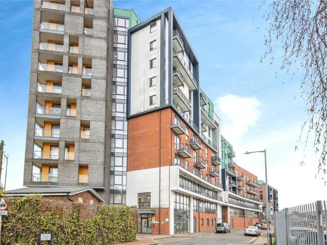 Flat for sale in Key Street, Suffolk