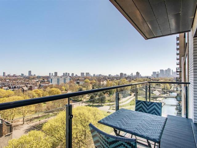 Flat for sale in Suttons Wharf, Mile End