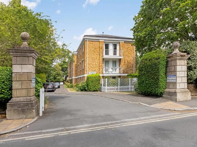 Flat for sale in East Dulwich, Greater London