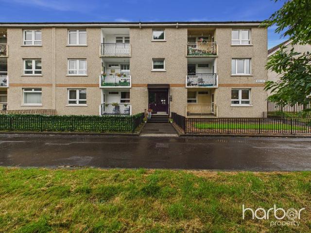 Flat for sale in Craigend, Scotland