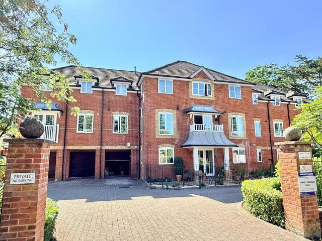 Flat for sale in Horseport, Ashurst Bridge