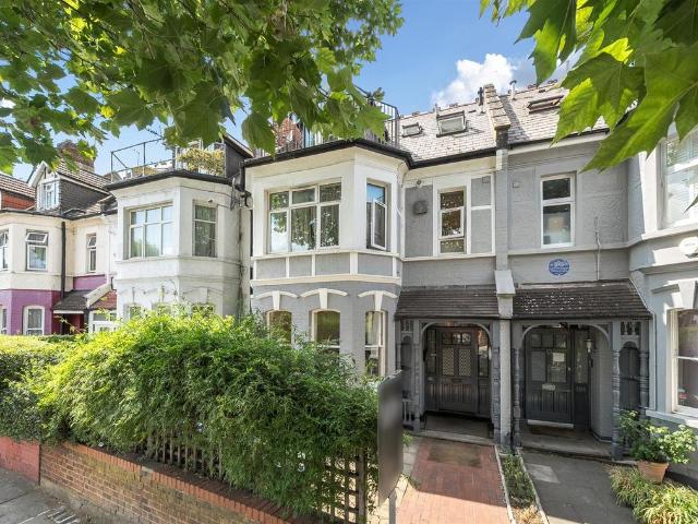 Flat for sale in Cricklewood, Greater London
