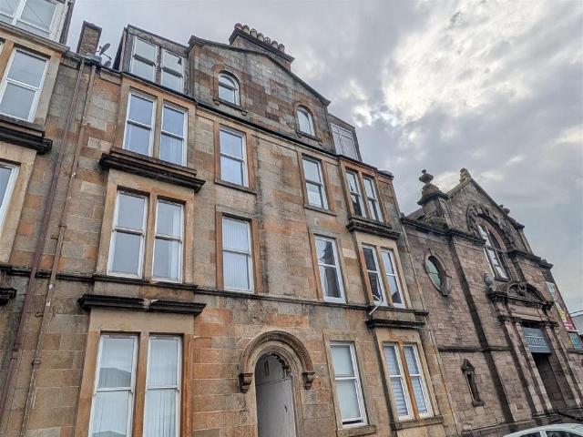 Flat for sale in Greenock, Scotland