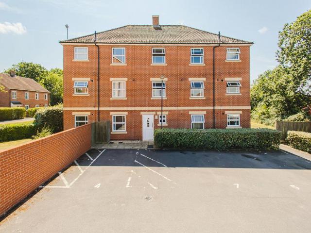 Flat for sale in Oakhurst, Haydon Wick