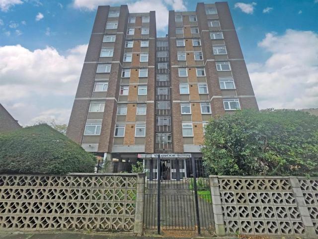 Flat for sale in London Borough of Redbridge, Greater London