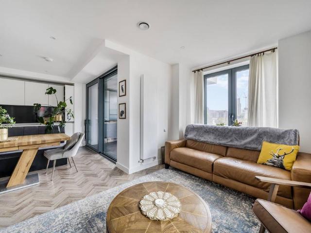 Flat for sale in Bromley-by-Bow, Cat Hill