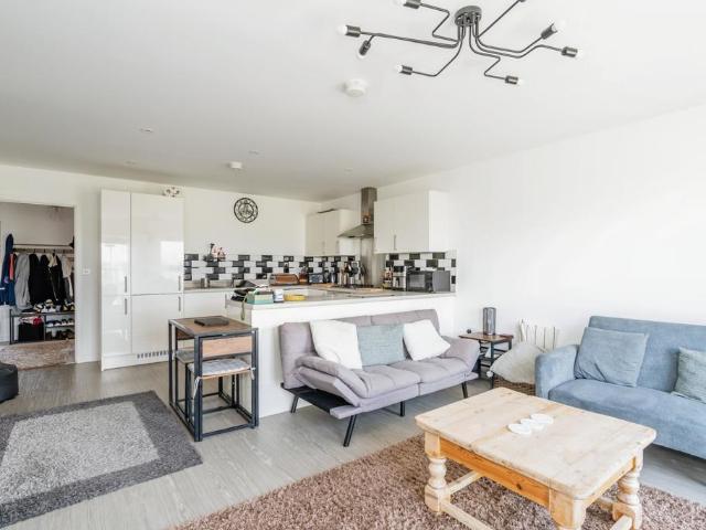 Flat for sale in Littlecote, West Sussex