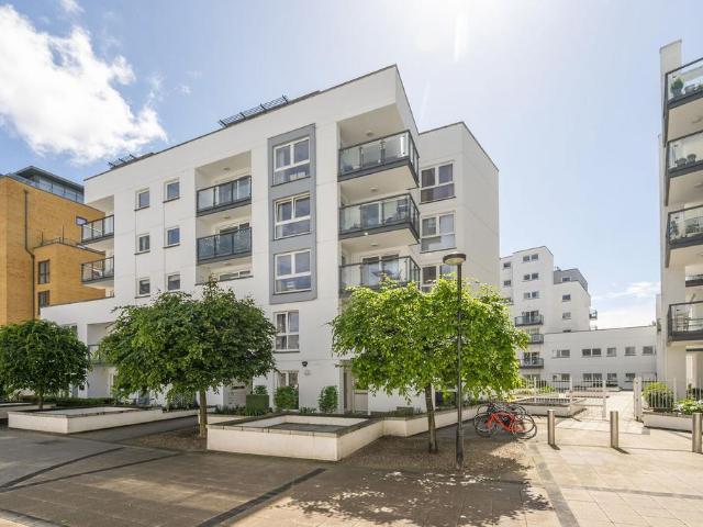 Flat for sale in Wandsworth, Greater London