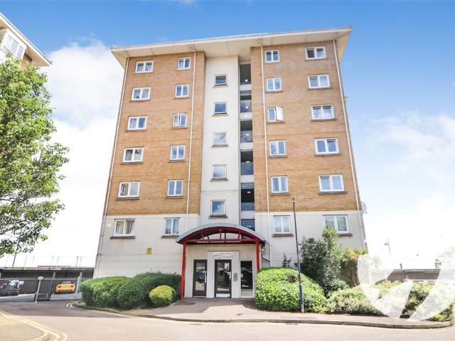 Flat for sale in Northumberland Heath, Greater London