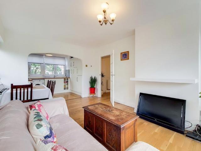 Flat for sale in Southfields, Greater London