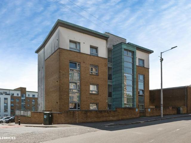Flat for sale in North Woodside, Scotland