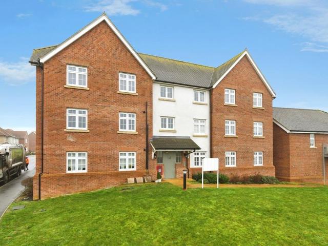 Flat for sale in Chipping Hill, Essex