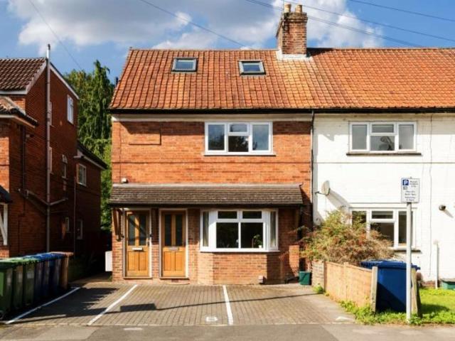 Flat for sale in Gipsy Lane Estate, The Slade