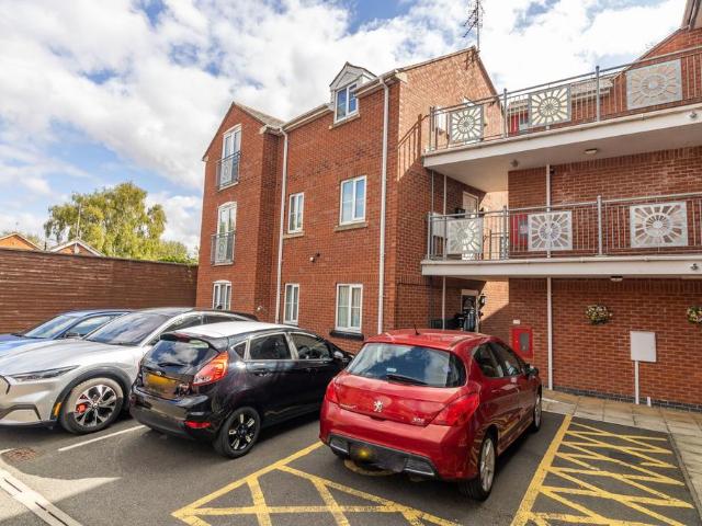 Flat for sale in Syston, Elmfield