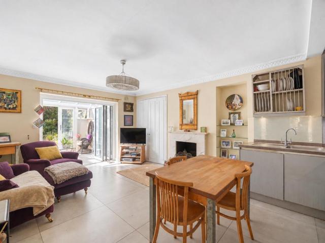 Flat for sale in Notting Hill, Greater London