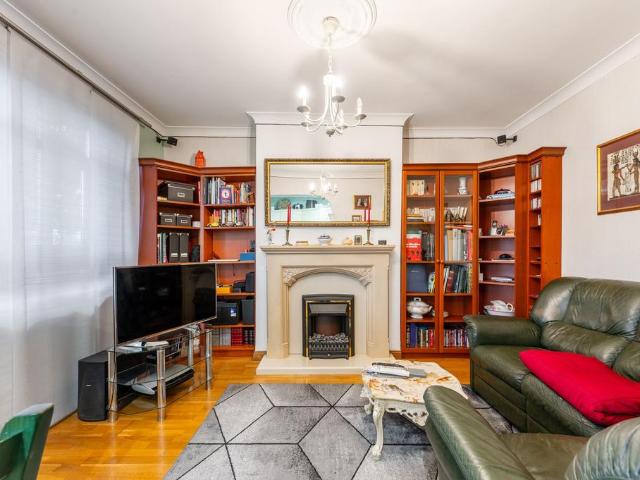 Flat for sale in Dudden Hill, Greater London