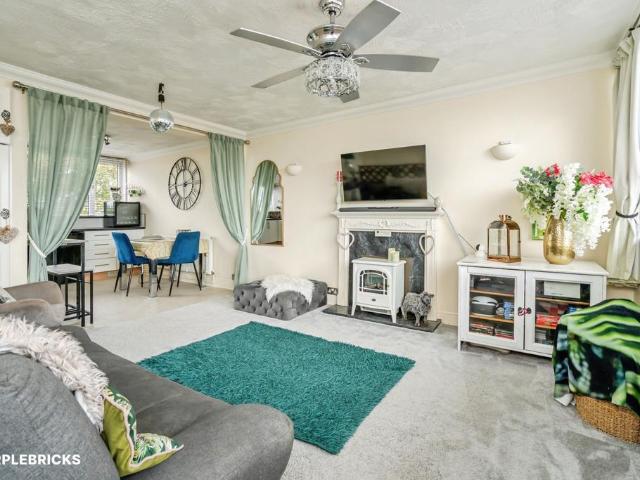 Flat for sale in Nyetimber, Arun