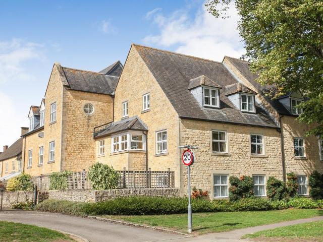 Flat for sale in Fossebridge, Gloucestershire