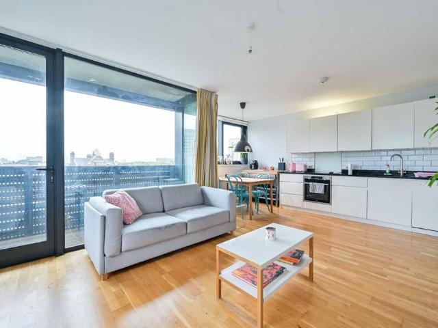 Flat for sale in Elephant and Castle, Greater London