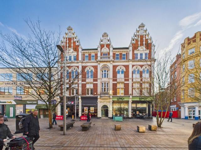 Flat for sale in Old Town, Hull