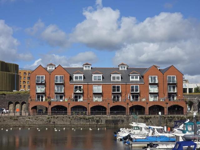 Flat for sale in Nangreaves, Wales