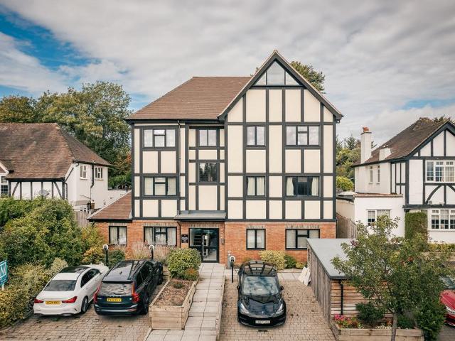 Flat for sale in London Borough of Croydon, Greater London