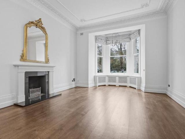 Flat for sale in Earl's Court, Isle Of Man