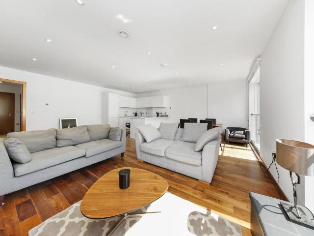 Flat for sale in West Hampstead, Greater London