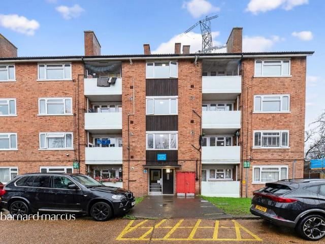 Flat for sale in Old Malden, Greater London