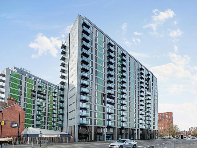 Flat for sale in City Centre, Salford