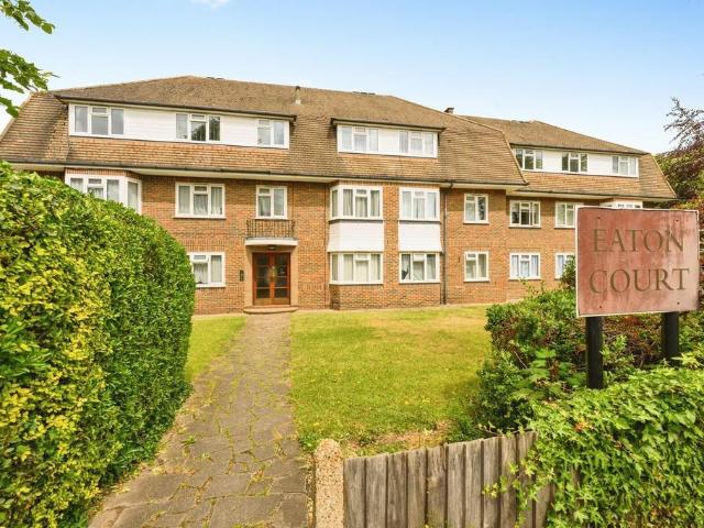 Flat for sale in Carshalton Beeches, Greater London