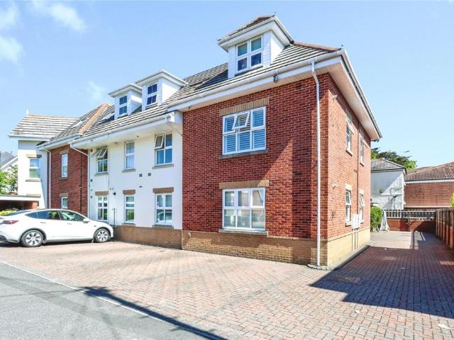 Flat for sale in Charminster, Bournemouth