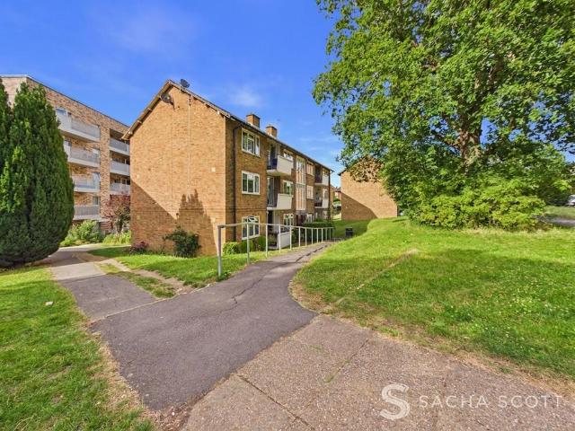 Flat for sale in Chessington, Greater London